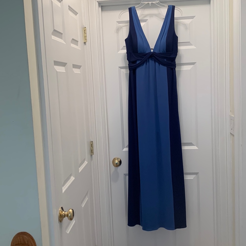 Very pretty, two-tone blue, size 6, laundry dress